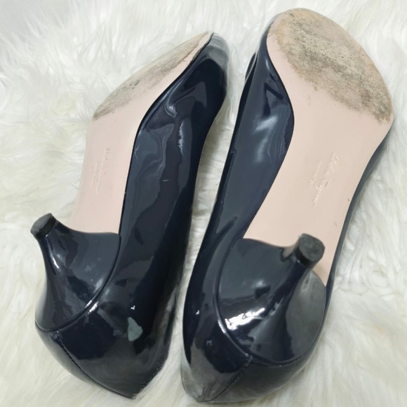 Salvatore Ferragamo Navy Blue Patent Peep-Toe Kitten Heels Size 9.5 B🌴 - Picture 6 of 10
